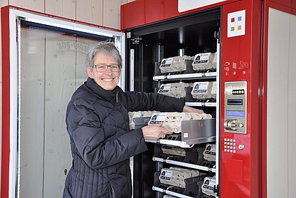 täglich frische Befüllung mit guten Kneibel-Eiern, Eiernudeln und Honig